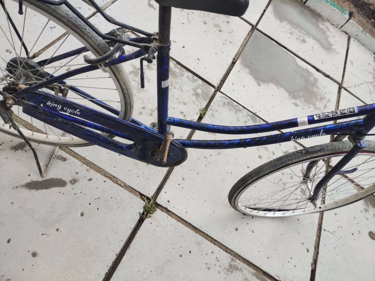 السلام عليكم هذا بناتي اسمه موشم حجم ٢٦ نقص جوب امامي مكاني زعفرانية سعره ٦٠ *********** بي واتساب نضيف بس متروك
