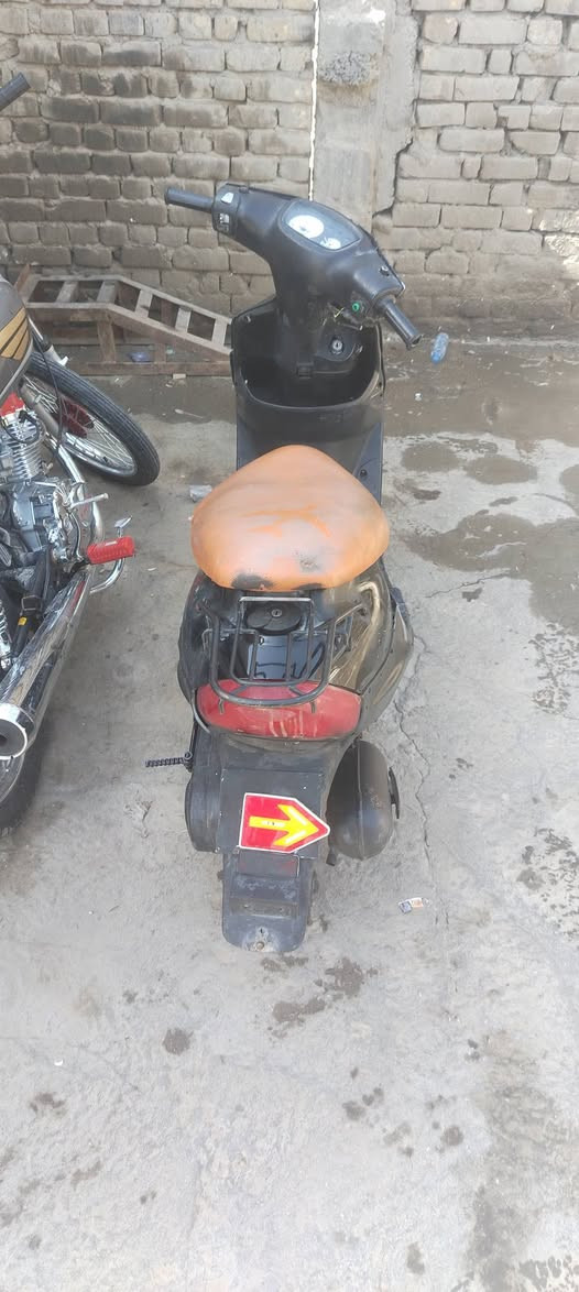 السلام عليكم شباب دراجه بيجي دراجه كلشي شغل شاير بك لايت عالي ناصي كله شغل ما بيه نقص مكينه ناعمه شلعه ومعدل سعره ٣٠٠ بيه مجال حك جيه مكاني ناصريه مركز هذا رقمي *********** شراي يتصل وخادم انه
