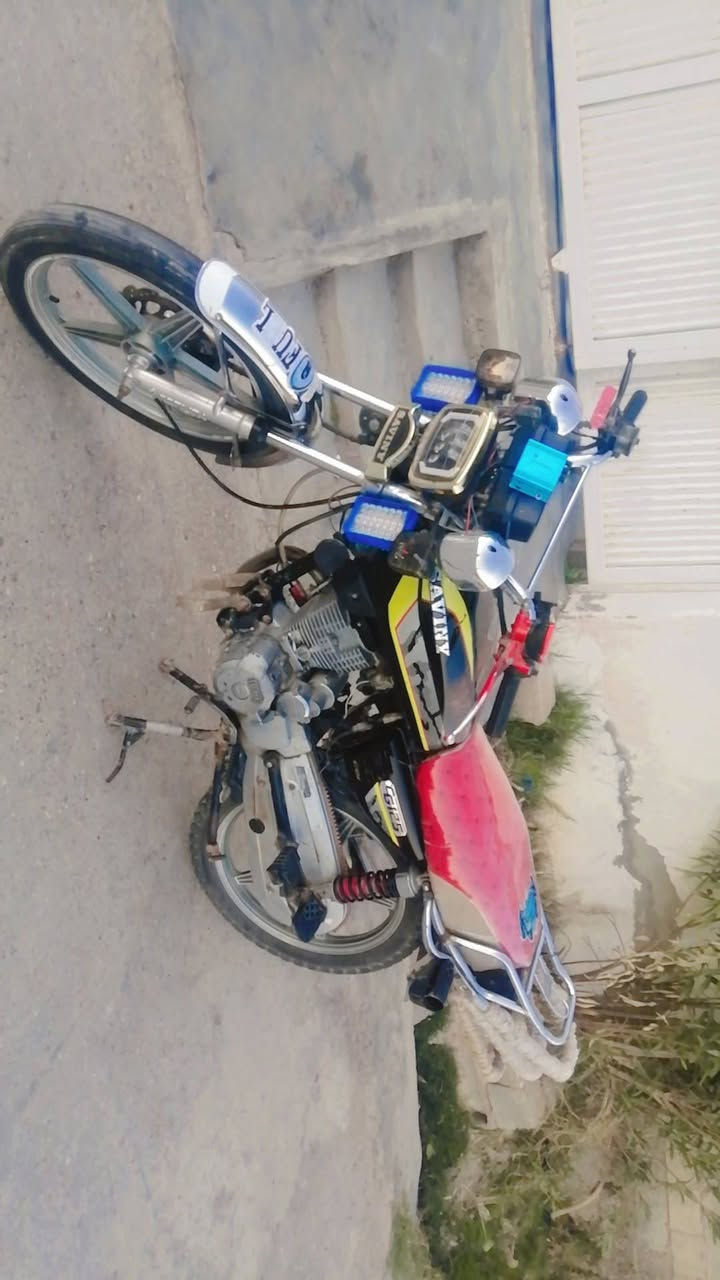 سلام عليكم 
درجه لبيع سيفان 2019. محدث 2025 دراجه كامل مابيه نقص شي كدام عينك نظافه مالته اوراقه كامله اصليه مكان دراجه ديالى شهربان السعر 500 وبيها مجال شي بصيط رقم الهاتف ***********
