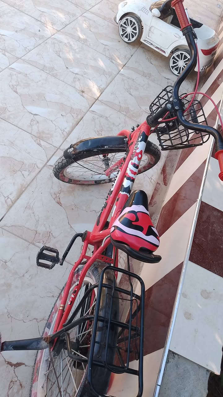 سلام عليكم بيسكل حجم 20 جديد  كلش 
سعر ٥٠ بي مجال قليل مكاني القرنه الثغر الثغر شراي 
يتصل ويدلل ***********
