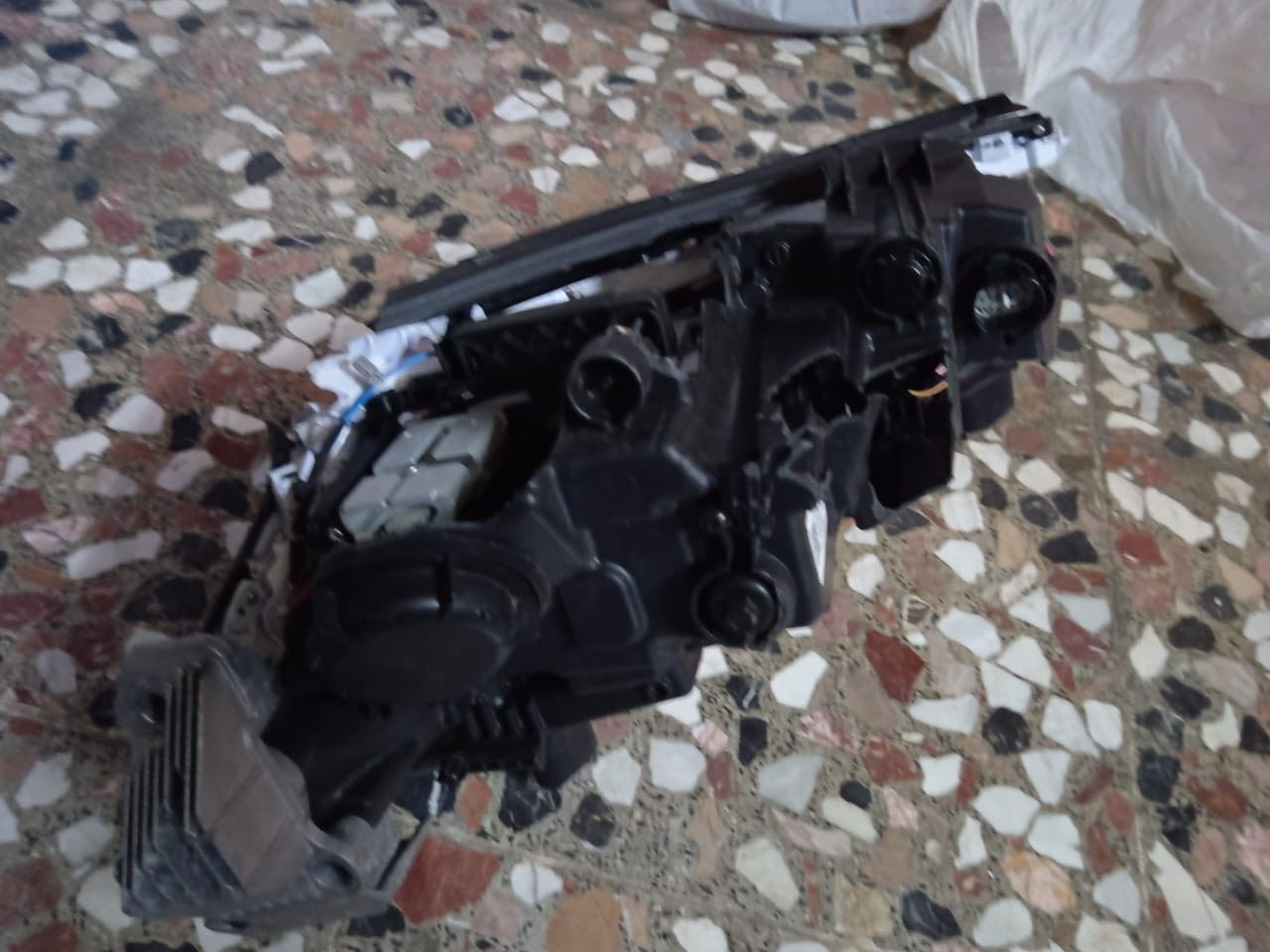 سلام عليكم لايت كي فايف  موديل 2025 صفحه اليسره مكسور  بس شغال  قيم وخذا المكان حي العامل 
***********
