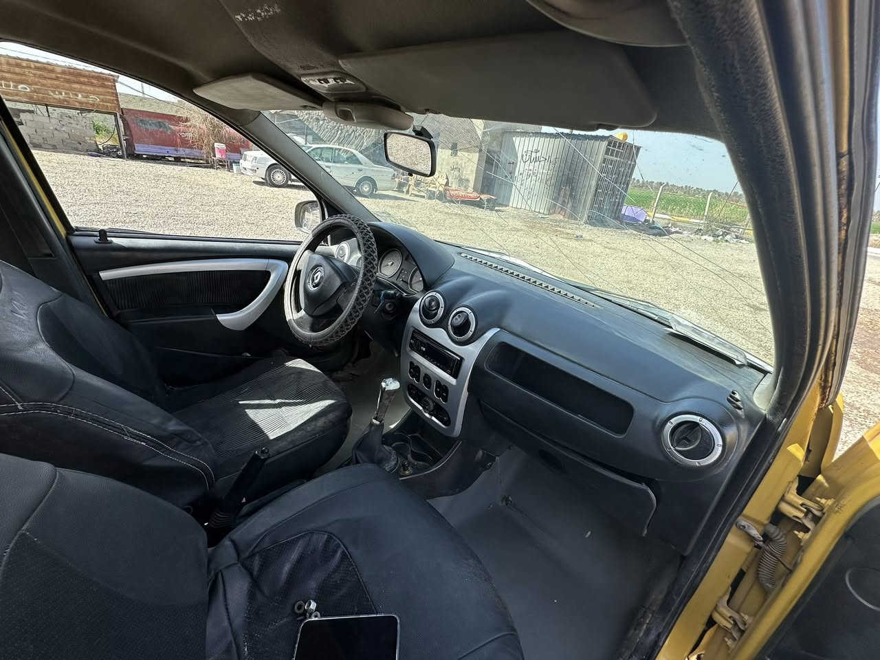 رينو 2010 جاهزه من كلشي مكينه وكير جديد حداديه جديد مصفره وكامله ًًبيع ومراوس مكان السياره غماس *********** 
السعر38 وبيه مجال بصيط
