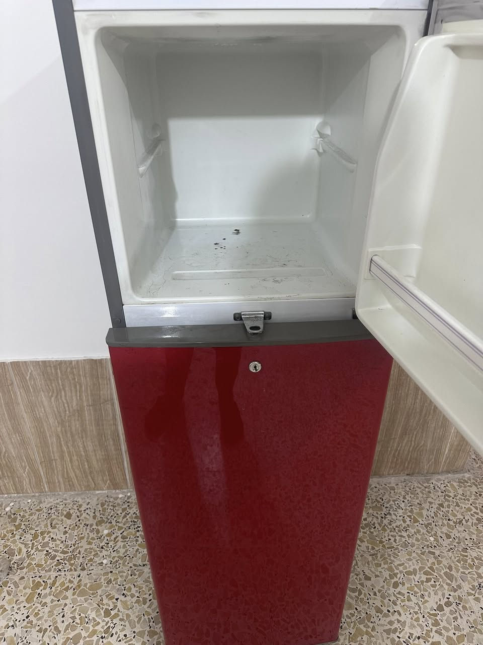 ثلاجة كولش نظيفه استعمال خفيف في محل وليس بيت للبيع بسعر 250 وبيه مجال


**إذا كنت صاحب هذا الإعلان وتريد حذفه لأي سبب، رجاءا أرسل رسالة إلى الدعم الفني**