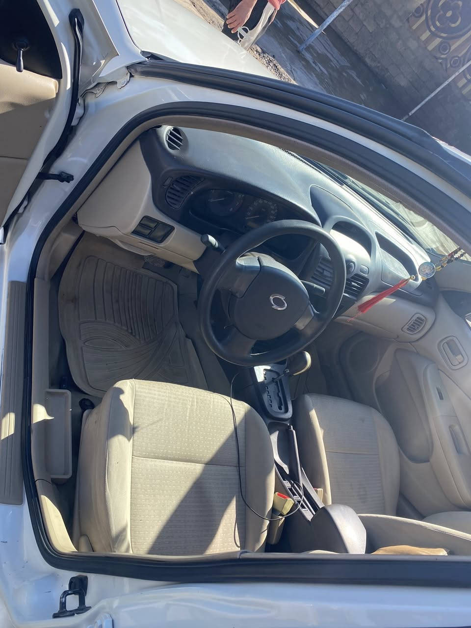 للبيع.  نيسان سني كوري بيها  قطعتين چاملغ وبونيد سيارة أحله من الصوره.  گير محرك. شرط من الدعاميه للدعاميه  رقم سليمانيه لل ٢٠٣٠  تريد تحويل تريد وكاله.    رقم موبايل.     ***********
