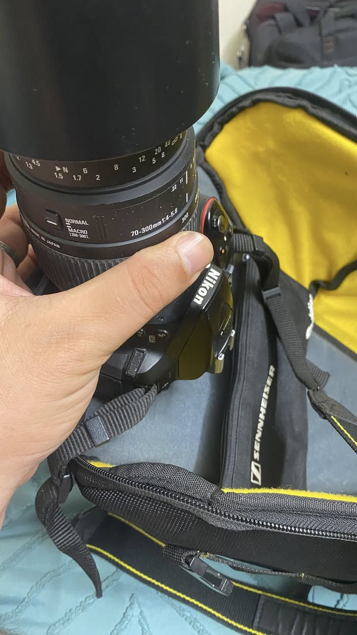 للبيع كاميرات مع نك مايكات استعمال بسيط
كاميرات 
نيكون 5300 و نيكون 3100
عدسات 
18-55 عدد 2 
70-300 عدد 1
نك مايكات
نك مايك بويا واير عدد 2
نك مايك بويا واير لس عدد 1
رامات عدد 2 
بطاريات عدد 2
شاحنات عدد 2
جنط عدد 3 واحدة كبيرة و 2 صغيرات
عنواني بغداد 
للاستفسار ***********
