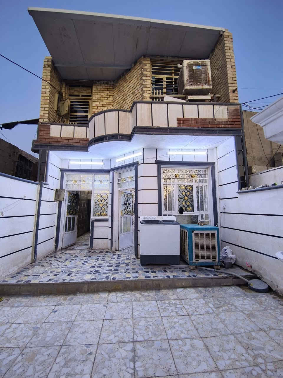 السلام عليكم بيت للبيع مكان عبيدي شهداء 2 قرب مدرسه صفيه مساحه 150 م واجهيه 6م ونزال 25 م
السلام عليكم بيت للبيع مكان عبيدي شهداء 2 قرب مدرسه صفيه مساحه 150 م واجهيه 6م ونزال 25 م 
يحتوي ع 4 غرفه وصاله واستقبال 6×3
غرفه نوم 3×4 
غرفه 4×5
طابق ثاني غرفه 4×7
غرفه 6×5 
صاله جوه 4×4
صاله فوك 6×6

3 حمامات ثنين فوك واحد جوه 
سعر 75 اتصال ع رقم ***********
