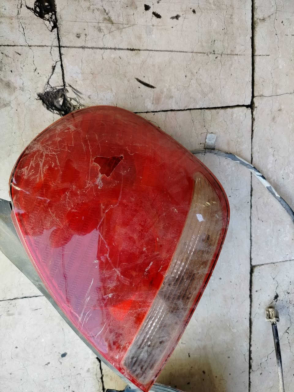 زوج بكلايت هو والظفيرة ضرره الجامة الخارجية جهة اليمنى كسر بسيط وجهة اليسرى الجامة كلها مكسورة واضح بالصورة سعرهن 40 المكان بغداد كرادة
اتصل بالولد الموجودات يمه ***********
