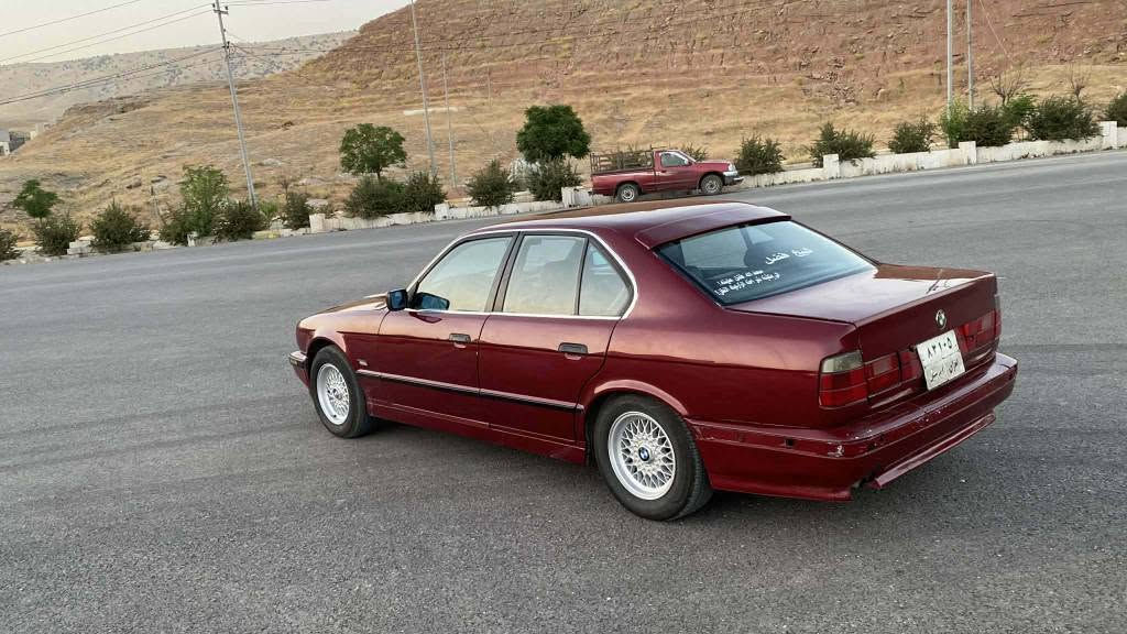 BMW
1991         525iA
ناو ڕەش کوشین جڵدی نوێ  تەبرید بەس غازی تیانەماوە گێڕی بەشەرت مەکینەی کەمەک دوکەڵی هەیە کامل بۆیاغ کراوەتەوە چوارمانگە 
چوار تایەو ویلی پاکەتی بۆبەستراوە
وەکالەی بەناوخۆمە یەکسەر بیکە بەناوی خۆت 
شوێن کۆیە 
*********** كويسينجاك, أربيل
