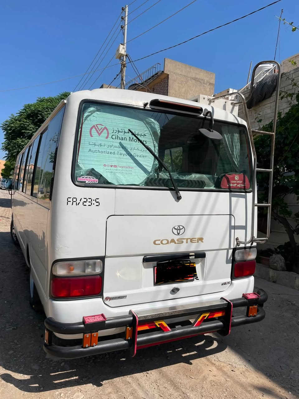 توێتا ٢٠٠٧ (٣٠) نەفەری جنوبی
١٨٠ $ مەکینەی تازە گۆراوە گیر تەبرید ئەکسل 
بەشەرت سیستم غاز بۆی بەسراوە ٨٠ لیتری لیدراوی یەکتۆزی هەیە دینار مەسرەفی تیانیە 
جوابی کۆمینت نادەمەوە لەگەڵ ڕێزم 
ژمارەی تیل /***********
