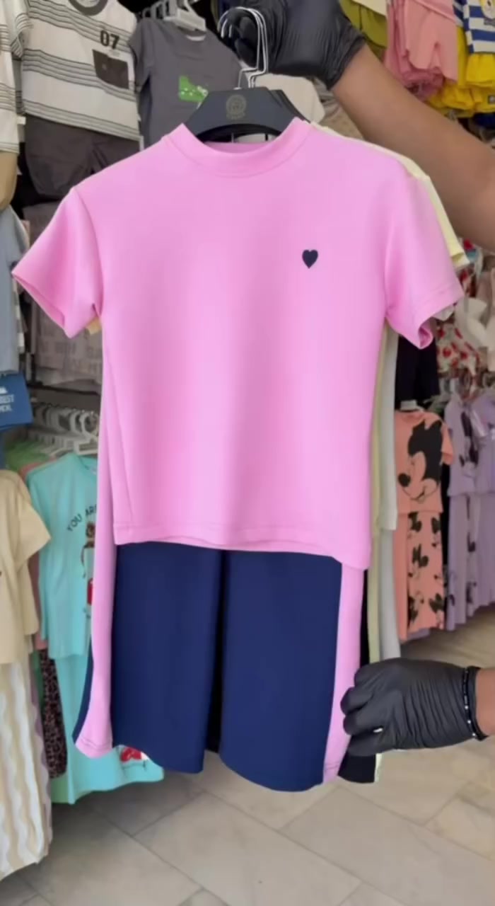 الدلال والراحة تجتمع بقطعة واحدة! 💖

وصلتنا أجمل تراكسودات بناتي بخامة ناعمة وتصميم يجنن. الموديل اللي بنوتج راح تعشقه وتلبسه بكل مكان.

•القياسات: متوفرة من عمر 3 سنوات إلى 10 سنوات.

•السعر: قطعة بـ [13 الف] دينار فقط!

•العرض: تدللون علينا.. خصم خاص عند أخذ قطعتين أو أكثر. ✨

•للحجز، أرسلي رسالة للصفحة أو واتساب. الكمية محدودة! 🛍️

•التوصل بسماية:الف 
•توصيل بغداد:3الاف


**إذا كنت صاحب هذا الإعلان وتريد حذفه لأي سبب، رجاءا أرسل رسالة إلى الدعم الفني**