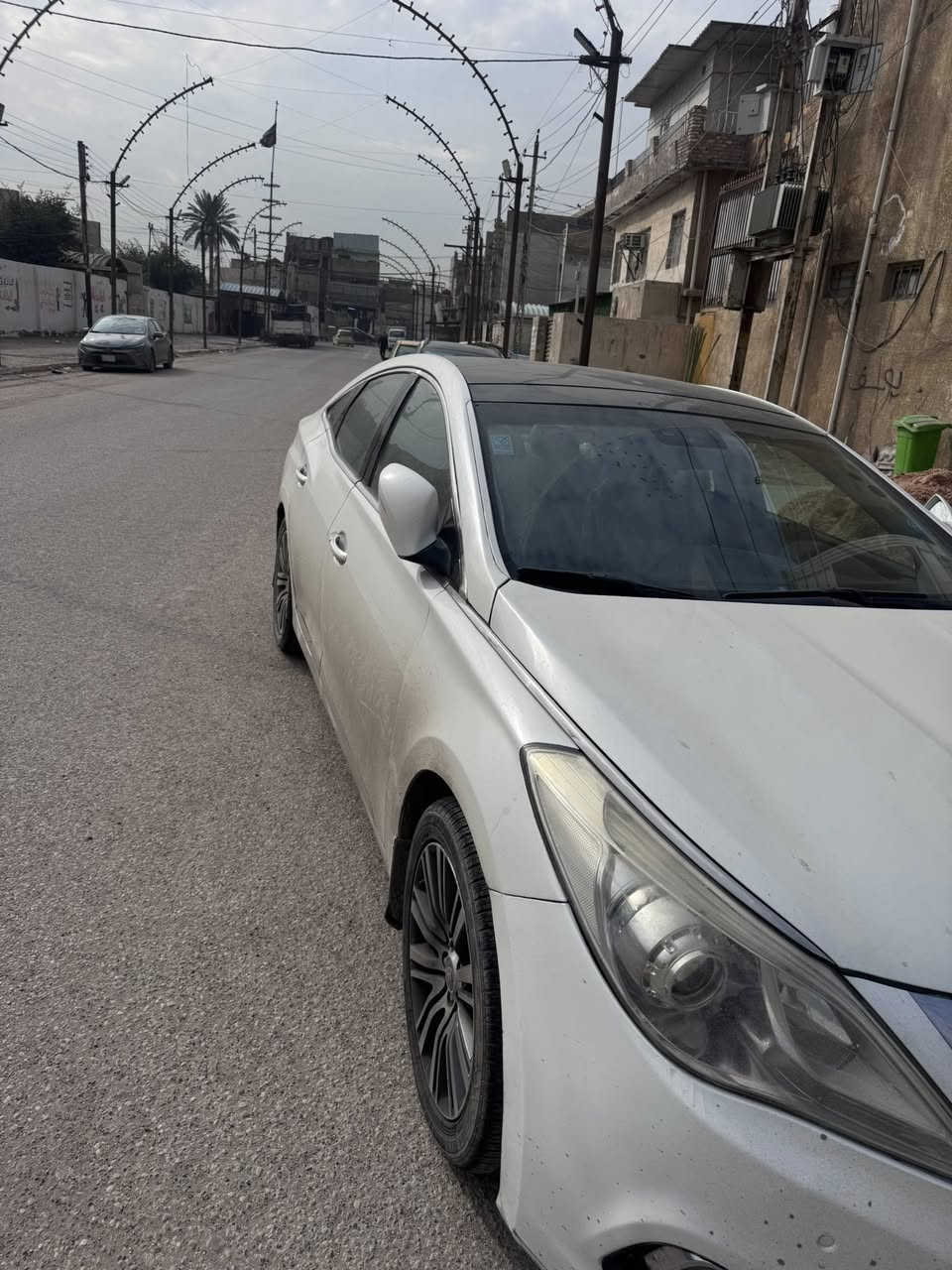 سلام عليكم ازيرا لمتدد 2014 وارد كوري للبيع
المواصفات فول VIP 
 مكينه 4 سلندر2400 
بصمه تشغيل
نظام ايكو اقتصادي
لد امامي  
اضويه ترحيب  
اشاير بالمري 
مري شفط 
مري اوتو مع R
كشنات جلد 
كشنات كهرباء 
كشنات تدفئه
 قطعتين تبريد
بنوراما طكتين 
حساس امامي خلفي 
برده خلفيه 
كروز سرعه 
تحكم ستيرن 
ويل كب 
تايرات جدد 
السياره مصبوغه حزام اثر شخوط وجاهزه اي نقص مابيهة بشرط الفحص 
مكان السياره بغداد

السعر ١٢٠ ورقه 
***********
