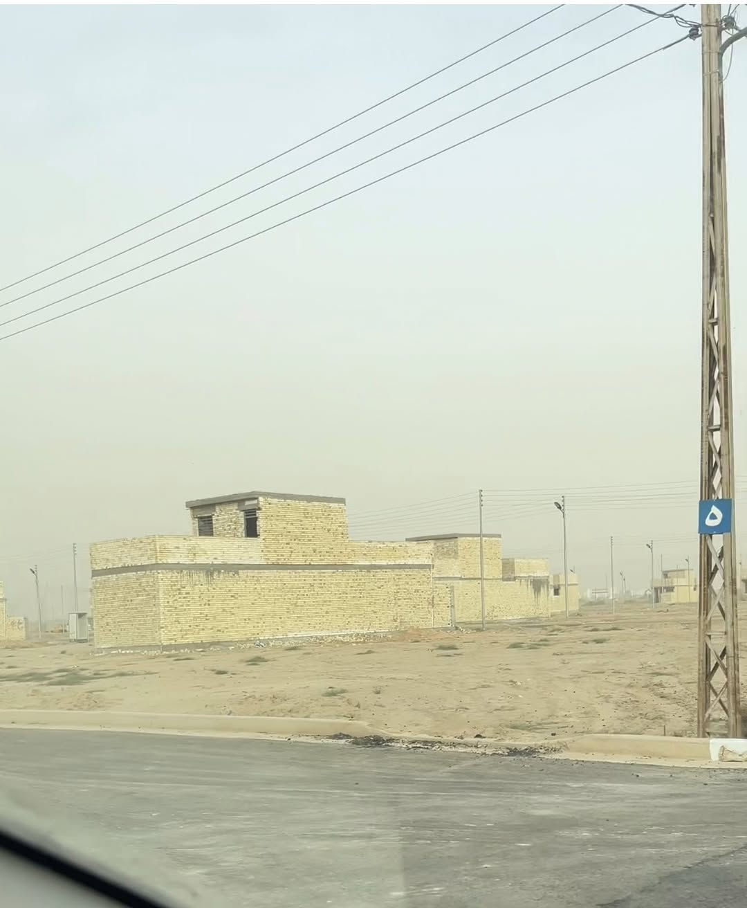 قطعه ارض للبيع. مساحه 100 متر. طابو زراعي سند 25
واجهيه 6 متر وربع. نزال. 16 متر.  

منطقه الكرغوليه منطقه جديده قرب منازل عوائل الشهداء

على سده اجبور (مجمع سيد احمد الحسني )

من الجسر الاخضر وتاخذ يسار 

تبعد عن المشتل وبغداد الجديده 15 دقيقه.

كامله الخدمات ماء. كهرباء. تبليط مجاري 

سعر 17 مليون. 

الاستفسار ***********
