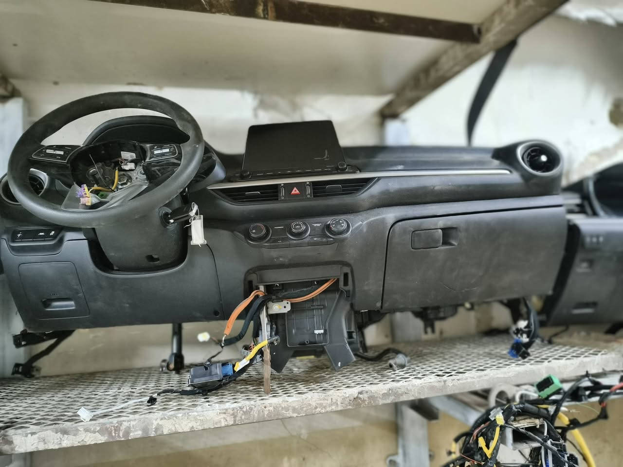 السلام عليكم يتوفر جميع غراض الدشبول للسيارات الكوريه لكل واردامريكي ماطور استيرا جوز سويج ريمونت أصلي بي سي إم رادار خلفي وأماكن من مديل ١٩ لحد ٢٥ شنو تريد موجود تفصيخ ***********
