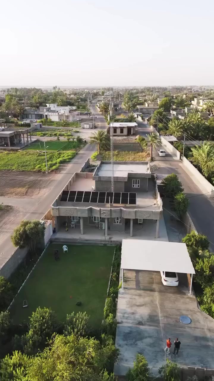 🎥 من قلب الصقلاوية / الطالعة... شهادة زبوننا العزيز الاستاذ أحمد حسن علاوي 👨‍🔧💬
قبل ما يركّب منظومة الطاقة الشمسية، كان يعاني من:
⛔ انقطاع مستمر للكهرباء
💸 صرف مستمر على الوقود والصيانة
💤 تعب وحر بالليل وبالنهار

بس اليوم؟ القصة صارت غير...

🌞 منظومة طاقة شمسية 16 أمبير من التيار الأخضر غيرت يومه بالكامل:
✅ كهرباء نهارية مستمرة
✅ تبريد وشحن وأجهزة تشتغل بدون قلق
✅ دعم فني متواصل واستجابة متواصل

🎤 فريقنا الإعلامي سأل السيد أحمد عن تجربته...
وكان جوابه صريح:
"من ركّبت المنظومة، نسيت شي اسمه مولدة... والشركة متابعيني حتى بعد التركيب، أي شي يصير يتواصلون فوراً، وهاي شغلة كلش مهمة."

📽️ شاهد الفيديو وخلّ تجربته تكون مصدر إلهام إلك!
📞 للحجز والاستفسار:
***********
#التيار_الأخضر
#الصقلاوية
#الطاقة_الشمسية
#شهادات_عملائنا
#منظومات_شمسية
#الكهرباء_ما_تنقطع
#فلوجة
#MTS
#EcoEnergy
