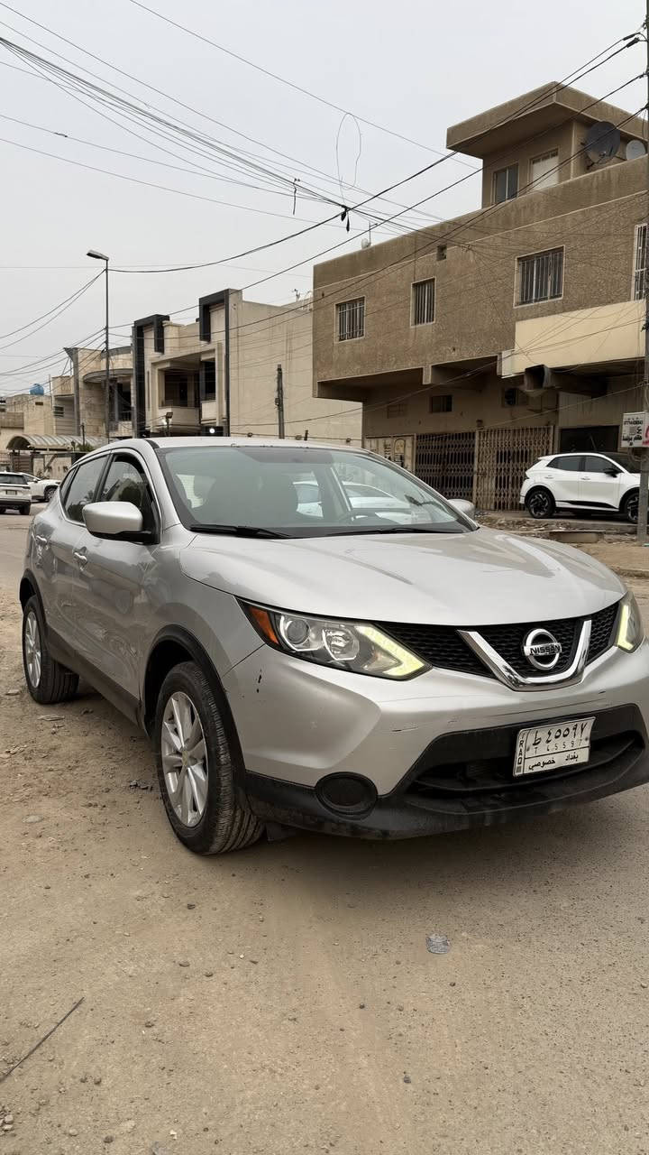 السلام عليكم جمعه مباركه 🌟
نيسان روج 💥 2017 🔥

مواصفات se 
معروفه مواصفاتها 

السياره وارد امريكي كلين بلاد 
وبغداد جم شخط بسيط جداً شرط الفحص 

السياره جاهزة رقم بغداد تحويل ثاني يوم 

موقعها بغداد 
السعر 140  وبيها مجال انشاءالله

***********
