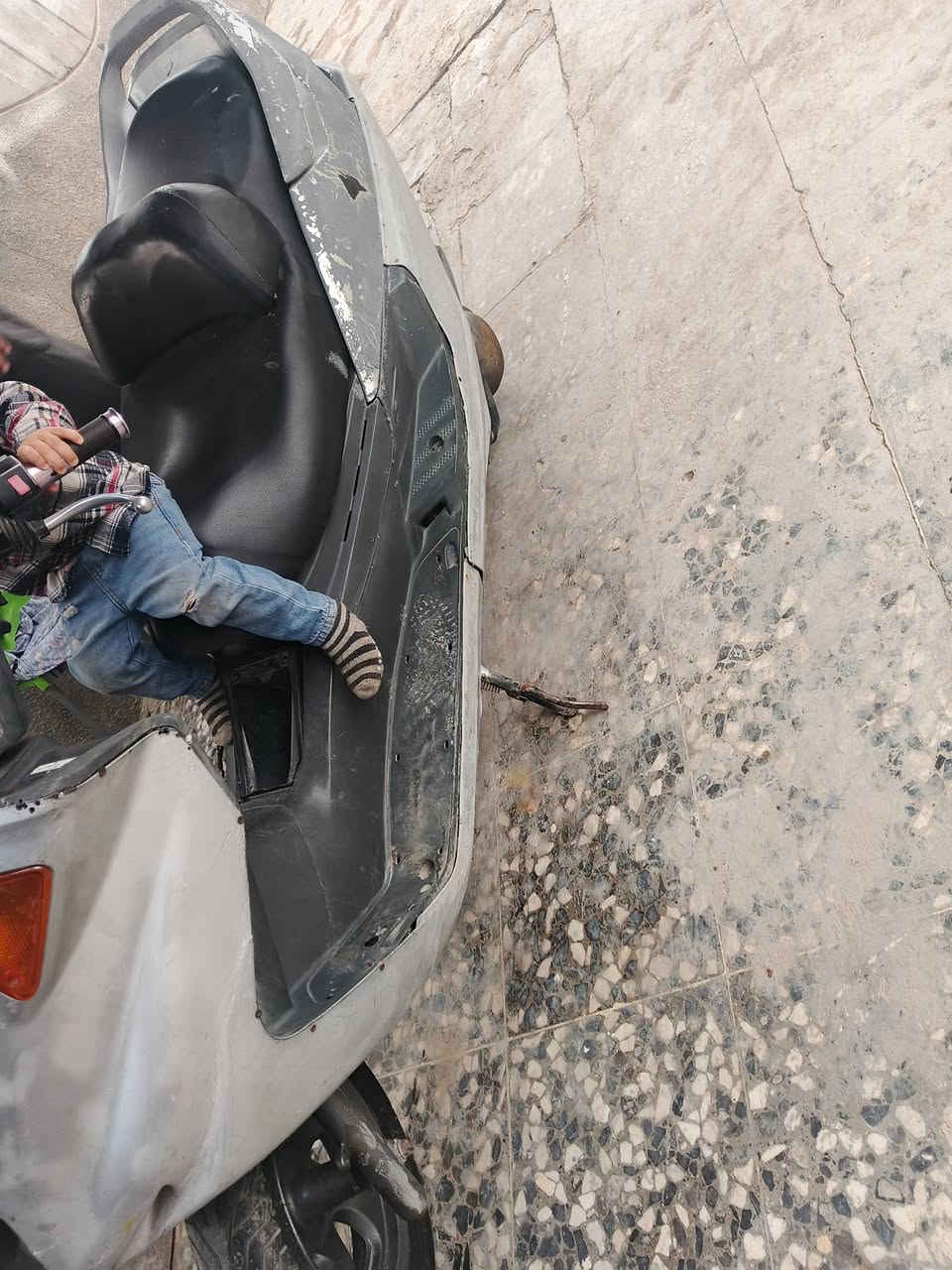 دراجه ماجستير 140 السعر 250 المكان زعفرانيه قرب جسر ديالى الرقم *********** دراجه كامله خير من الله بس جيب باتري وشغل وروح
