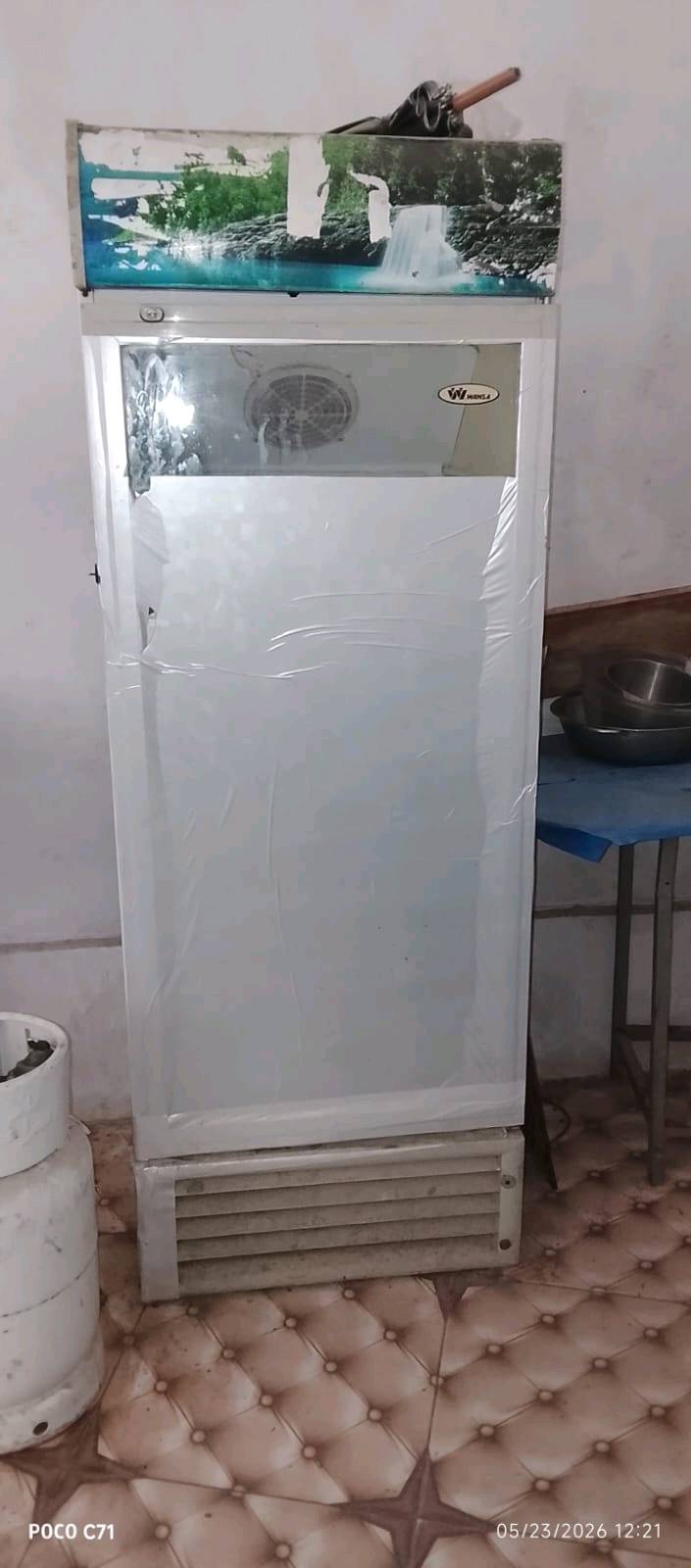 استثمارية ممتازة مطعم اكلات سريعة جاهز من كل اللوازم . ثرامة لحم وفلافل كهربائية الحجم الكبير مع قلاية فلافل وسمبوسة مع قلاية فنكر مع طباخة هبمركر مع جام خانة بالهدارة وملحقاتها مع ثلاجة عارضة مع سنگ غسل تانكي مياه شرب مع كافة الاواني والمعدات ا)
العنوان التنومة / طريق گردلان الشارع العام قرب خطوة علي بن الحسين عليه السلام مجاور علوة العامري لبيع الحديد