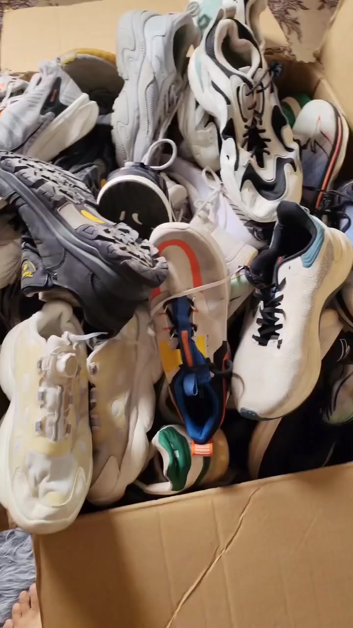 وصلت الاحذيه الباله راح نصور ونبدي نعرض انتضرونه✅ 
اسعار مناسبه $
جميع القياسات 
يوجد توصيل لجميع المحافظات


**إذا كنت صاحب هذا الإعلان وتريد حذفه لأي سبب، رجاءا أرسل رسالة إلى الدعم الفني**