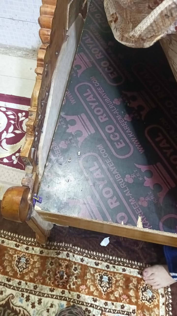 سرير نفر ملكي حطاطة عدد 2الواحد 70
ثلاجة حجم كبير 250
مكنسة 50
مكينه 50 بيهن مجال
العنوان حي العسكري ***********
