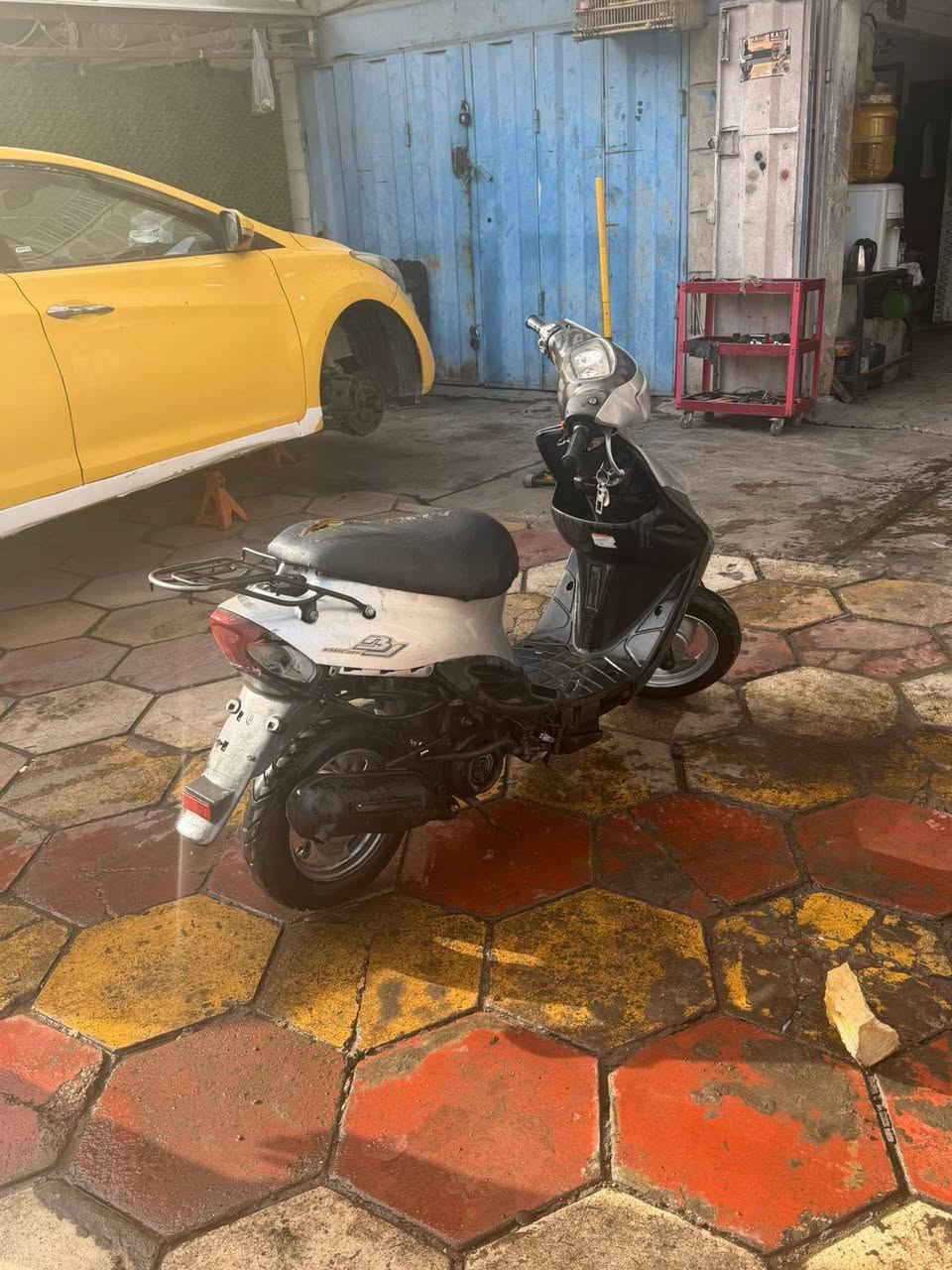 دراجه للبيع
شغاله حلوه كامله 
السعر ٢٠٠ الف
مكان بغداد المعلمين قرب الجمهورية 
الرقم ‏‪***********‬‏ مكلف بل نشر
