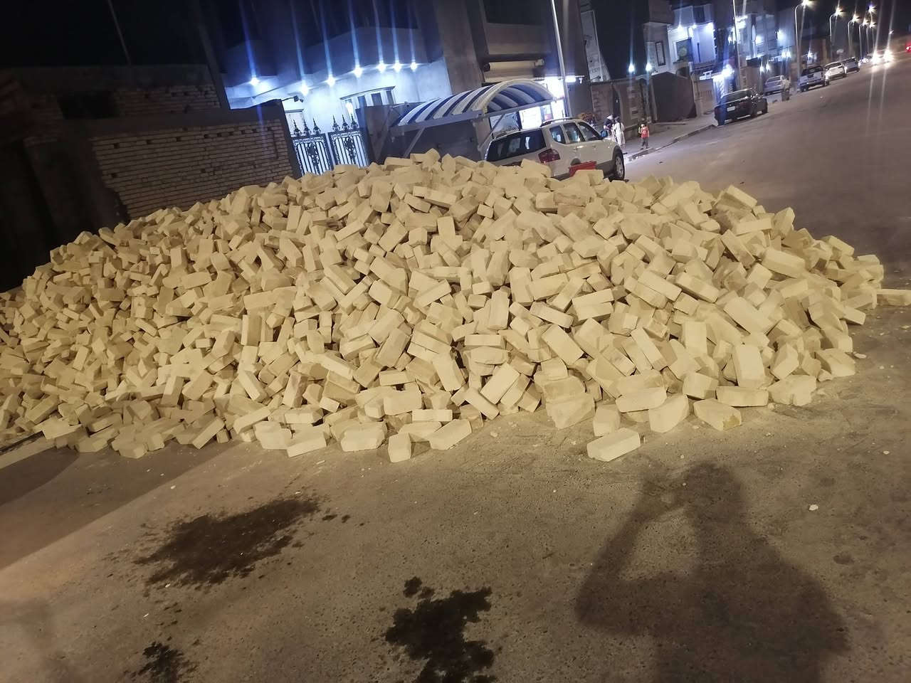 يوجد لدينا طابوك درجه اولى يوجد نوعين بيرنه معامل الطيب وانجكتر معامل العماره وشرط نسف يوجد تك وسكس خادمكم الحاج ابو عباس هاذه رقمي *********** وشغنه بيه تفاق مصداقيه كلام
