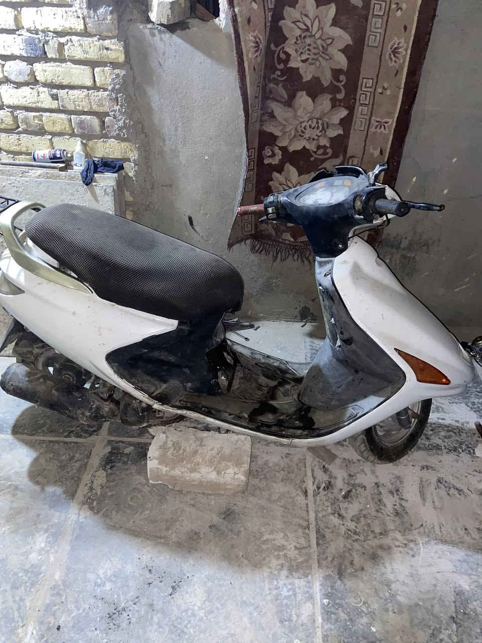 مكلف بنشر ….دراجه فراشه للبيع الدراجه مكينتها مابيها شي كهربائيات شغاله بس الجوزه ملتها ضايع اسويجها ومجطلها والباقي مابي شي شغاله بس بيها خربطه اتوقع بلك المهم الدراجه حلوه السعر كذالك حلو ب275رقم صاحب الدراجه ***********
