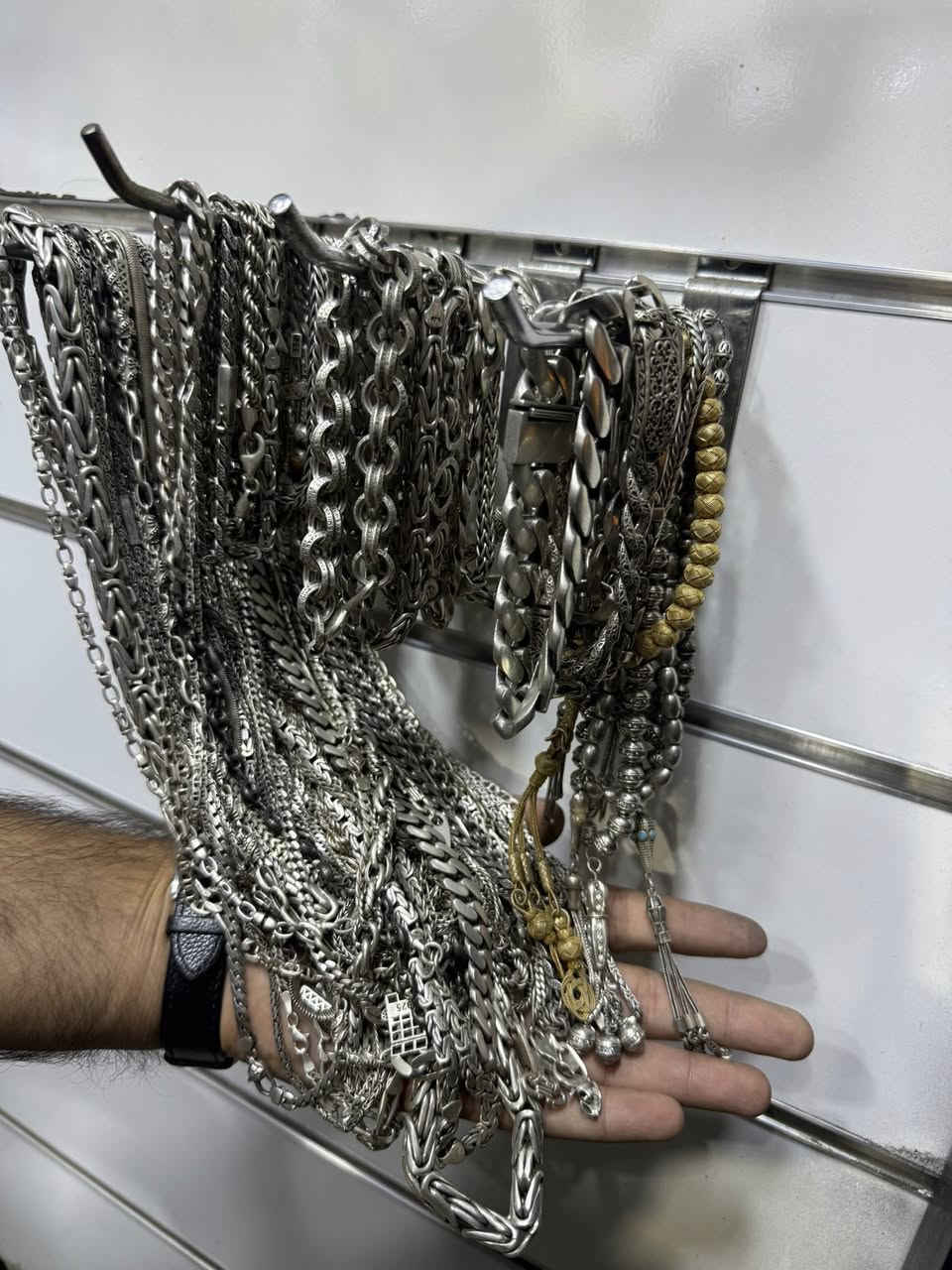 السلام عليكم
3كيلو ونص مستخدم نضافه 100‎%‎ سعر الغرام جمله 3500 دينار اقل كميه كيلو سعر المفرد 4الف الاسعار ثابته 
*********** عنواني بغداد التراث قرب تقاطع درويش
