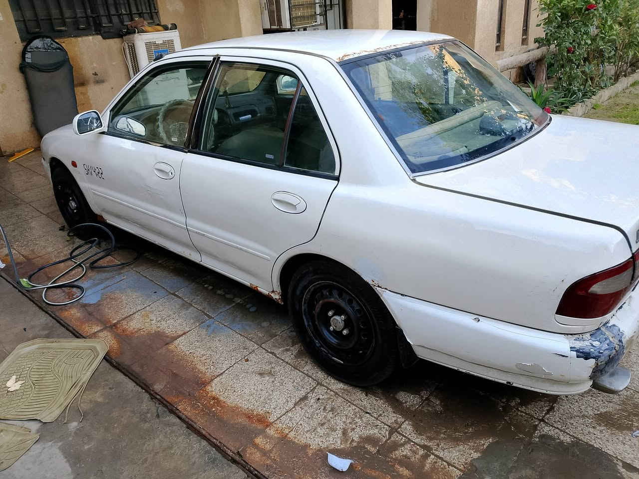 ويره ٢٠٠٢بسمي سنويه ٢٨حره لسياره نضيفه وحلوه تبريد شغال كهربائيات كله شغاله يرادله حداديه خلفيه مابيه صبغ بس لجاملغ لواضح بالصوره ممصبوغ بس مصلح بارد وبيه ضربه بالباب لخلفي ممصلحه تريد صلحه تريد تبدل باب يرادله ترتيب بصيط كير محرك خير من الله رايده ب٤٠وبيه مجال حق الجيه مكاني بغداد ابو غريب هذا رقمي وتس اب***********
