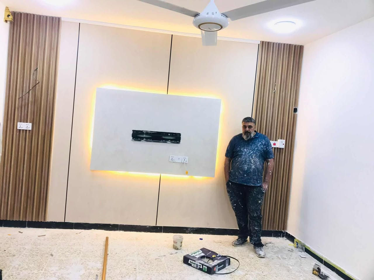 السلام عليكم مكتب القمة لعمل كافة انواع الاصباغ والديكورات الداخلية والخارجية وباجود المواد والدقة في العمل ***********
