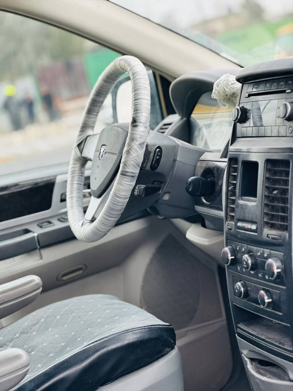 دوج كرفان موديل 2009
حادثها قفط جاملغ مبدل بدون دواخل 
ايرباكات سليمه 
كير مكينه حداديه خير من الله
مكينه 3800 
V6 SXT
مواصفاتها معروفه 
بيبان سلايت كهرباء 
كراسي كهرباء 
اناره داخليه LED
منضومه زينون عالي ناصي
كراسي مطعم جلد ومخمل
تايرات صدر كله جديد 
السعر ١١٨ مجال كلش قليل
رقم بغداد الجديد انكليزي باسمي 
مكاني بغداد ***********
