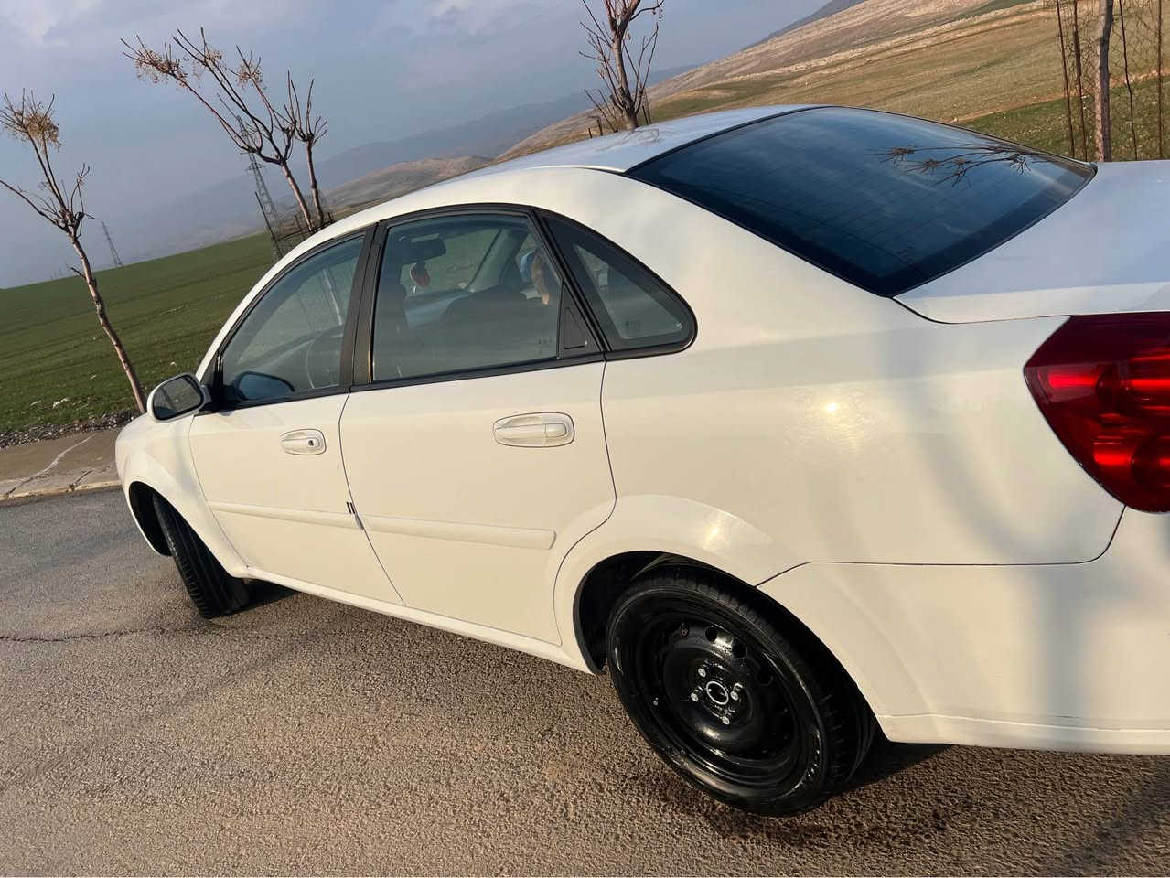 ئۆپترا٢٠١٣گیرعادی دووبستی لەسندوق بۆیاخ جەمپەکی پشتی خەفیف هەیە ساردی نیە شوختی نیە کارتی نیە تەزرەی نیە سەقفی وک شوشە هەیکەلی وەک شوشە لوک لەسەردەقی شریکە گیرومەکینەی بەشەرت سەنەوی بەسەرچوە ٤٥٠هەزار غرامەی لەسەرە تحویل وکالە بەشەرت سحر٨٦مەجال***********/*********** شقلاوة, أربيل
