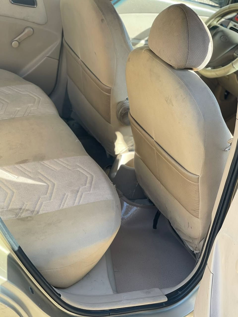 السلام عليكم اخوان كيا ريو 2006 وارد امريكي مكينه 1600 سياره جاهزه باقي التفاصيل خاص او الاتصال ***********
مكان السياره بغداد /الشعب
