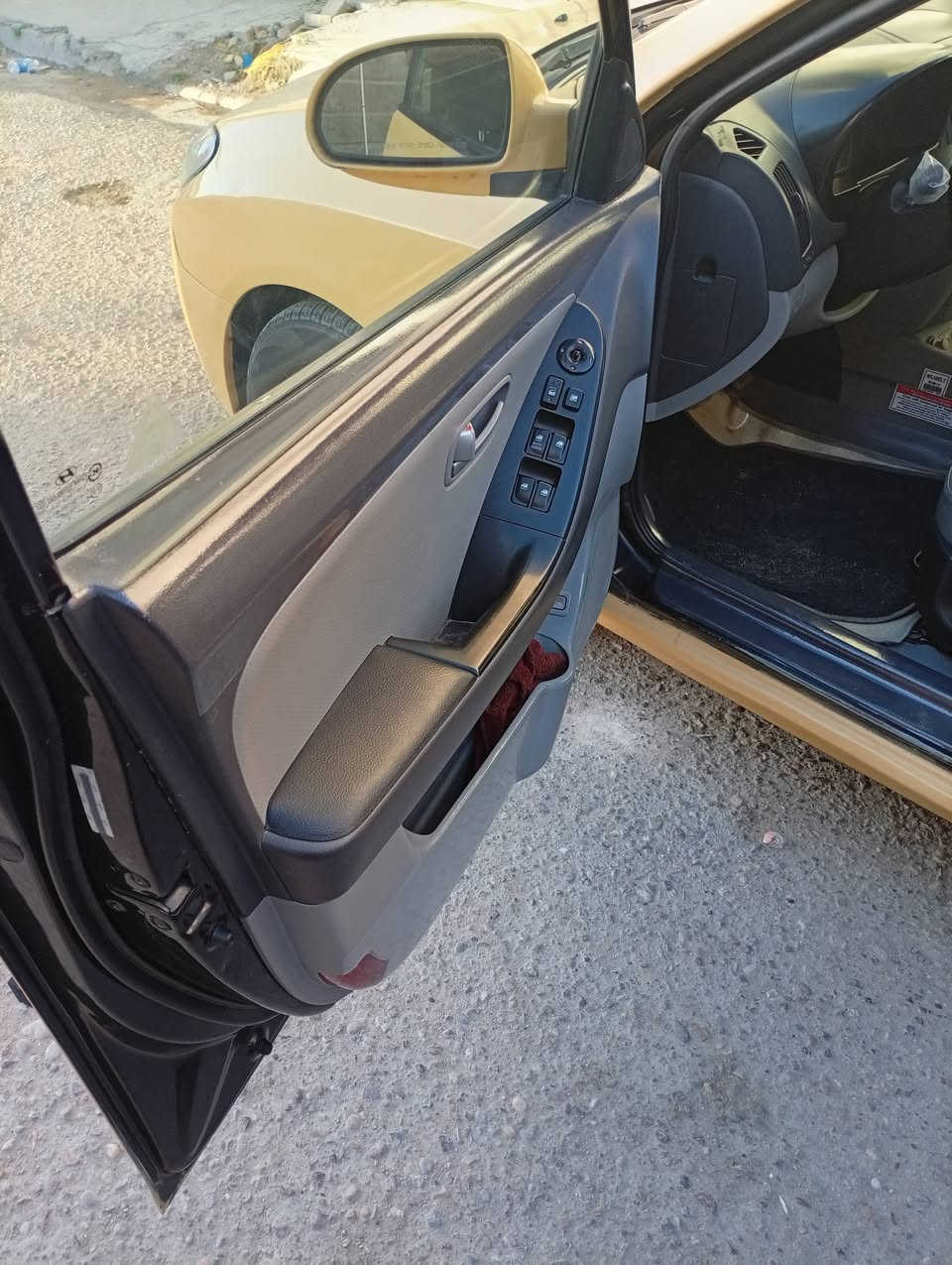 سلام عليكم النترا للبيع موديل 2009كلين چاملغ امامي بدون دواخل سياره جديد معنه الكلمه اسعر العنوان بغداد رقم ***********
