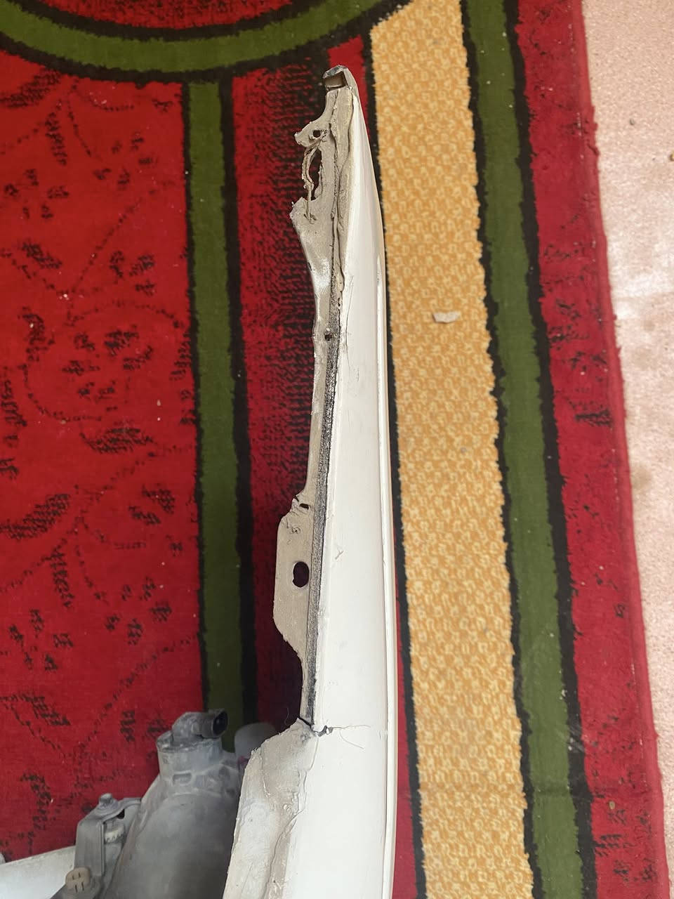 دعاميه مال صبغ هيا وبلوجكترات مال صبغ 
سعرها ٧٥ 
شباج علامة تيوتا اصلي اصلي ولا ليطه طاكه بي 
بس مجرد اني صبغته بيدي مصبوغ 
واليده مال قفل البنيد طاكه كون تشدله وحده 
مكاني نجف 
***********
