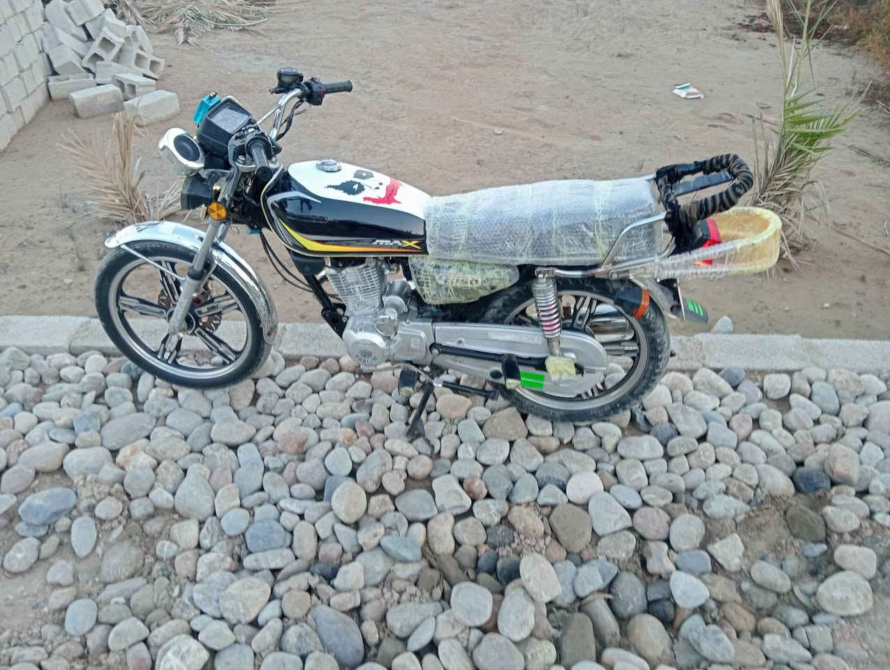 سيفان22 للبيع
لسعر 500 وبي مجال بسيط 
مكاني بعقوبة تقاطع لقدس 
***********
