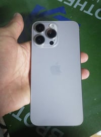 آيفون ١٥ برو ماكس • مفتوح تخطي • شاشة تجاري