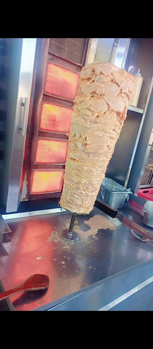 معلم شاورمه متفرغ من العمل اشتغل
اشتغل بس بغداد ***********
