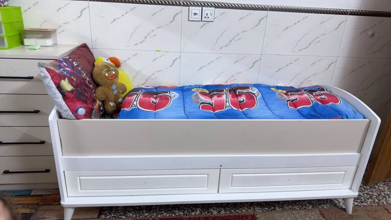 السلام عليكم سرير طفل للبيع يكفي لعمر ٨ سنوات طول ١٧٥ عرض ٧٠ كلش نظيف سعر البيع ١٥٠ وبيه مجال للعلم هوه قبل جان سرير هزاز واحنا فتحناه وموجوده غراضه الباقيه


**إذا كنت صاحب هذا الإعلان وتريد حذفه لأي سبب، رجاءا أرسل رسالة إلى الدعم الفني**