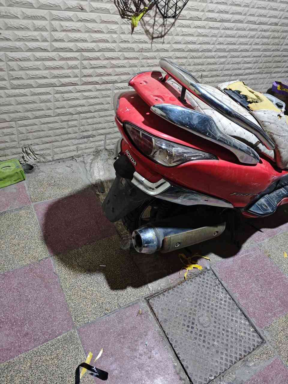 دراجه فورزه 08 مابيها شي كهربائياته بطاريه بس مشكلته السلف مايشتغل شكد مااريد اشغله مايشتغل مكينه مجفته دراجه للبيع رايده ب700 الف وبي مجال الشراي يتصل ع هذا الرقم ***********
