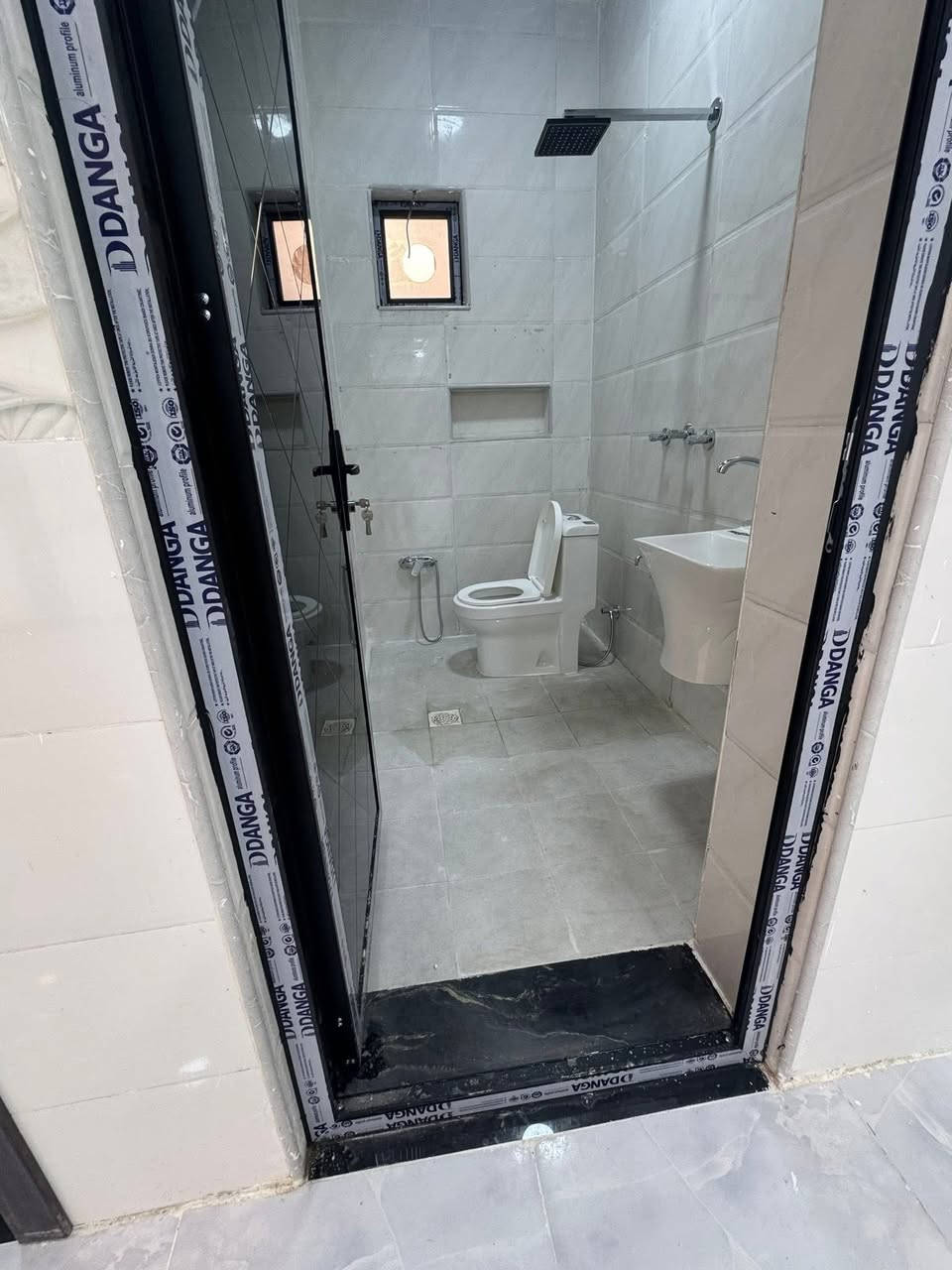 دار للإيجار ١٠٠ متر
في مجمع العدل الاول طابقين 

يحتوي على ثلاث غرف نوم و حمامات عدد ٣

ومطبخ واستقبال وصاله 

للاستفسار ***********
