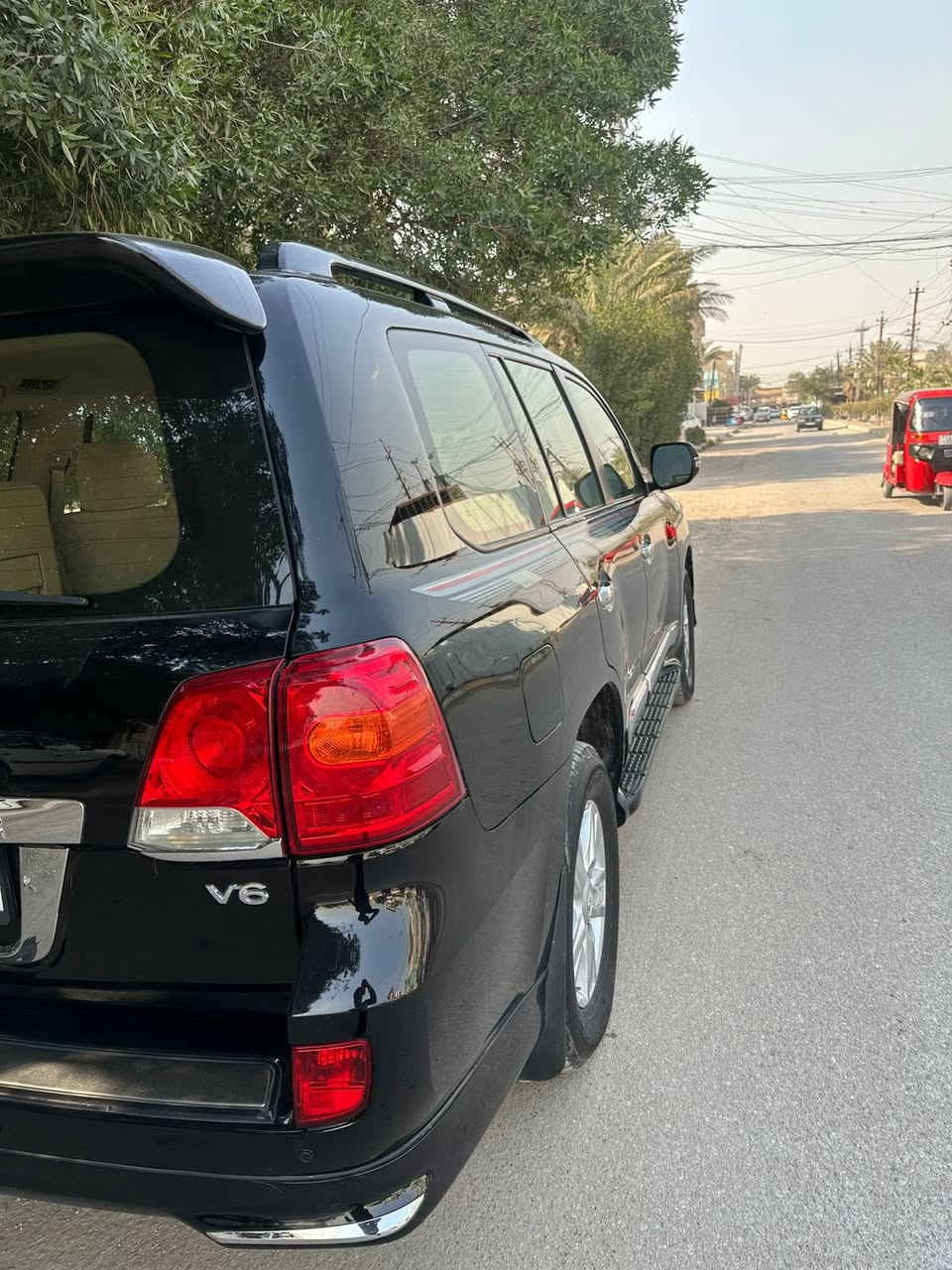 السلام عليكم
لاندكروز  GXR شركة sas فول
موديل 2014
ماشيه 175 كيلو متر
6 سلندر
بيه ربع جاملغ امامي ايمن صبغ
شويه جراد بالبنيد والقماره
رقم اربيل تحويل مباشر راعيه بغداد او وكاله 
السعر 353 ورقه وبيه قليل
المكان بغداد - البلديات
***********
