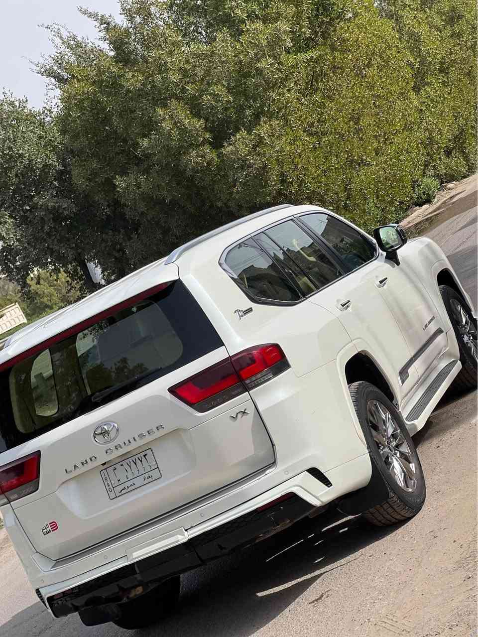 السلام عليكم 
لاندكروز ٢٠٢٢ vx بريم رقم بغداد السياره بيها مكانات بارد بسيطه فقط السعر 580$ 
*********** بغداد, العراق
