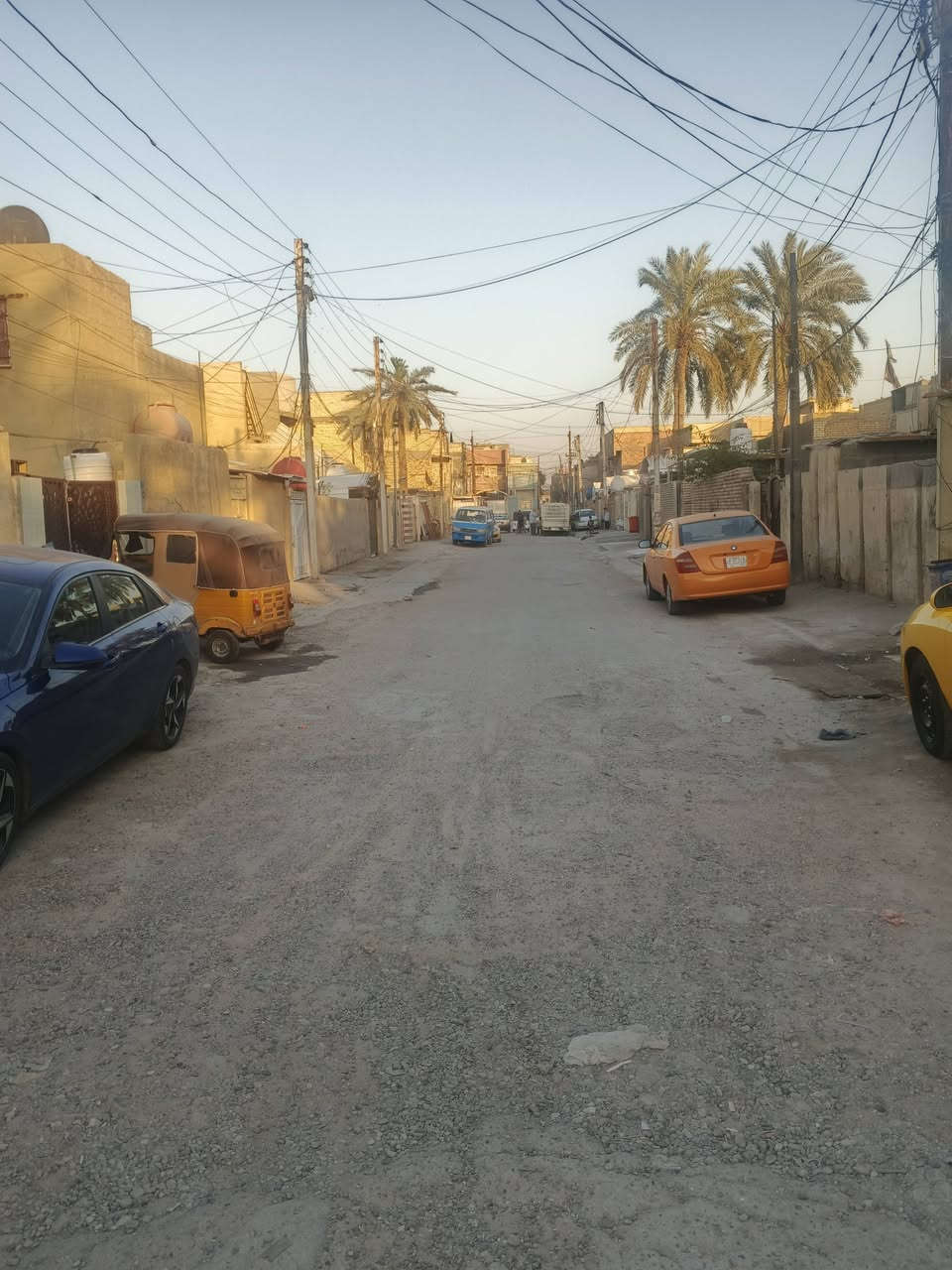 السلام عليكم
الدار للبيع نهايه حي اور طابو ملك صرف المساحة 75 متر 

الواجه 3 النزال 25 متر يحتوي على 4 غرف نوم + استقبال حولي مطبخ حمام داخلي وحمام خارجي البناء سنة 2022

***********
