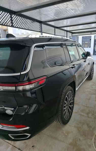 جيب كراند شيروكي سومت
الموديل : 2021. (خليجي) . ضمان وكالة هارلم 
المحرك : V6. 3.6L .
العداد83 كليو متر

فول موصفات اعلى شيء 1/1 💯
دفع رباعي 4x4
﻿﻿نظام تعليق هوائي (جكات).
﻿﻿قيادة ذاتية عند المنعطفات.
﻿﻿رادار امامي مع مانع تصادم .
﻿﻿نظام الرؤية الليلية.
﻿﻿تحذير الخروج عن المسار .
﻿﻿مستشعر نوم السائق مع نظام التوقف الآلي
﻿﻿تحذير النقطة عمياء ٥ .
﻿﻿نظام تحذير عند التقاطعات.
﻿﻿نظام تحذير عند تجاوز السرعة المحددة.
﻿﻿نظام عرض المعلومات على الزجاج الامامي (HEAD UP
‏(DISPLAY
﻿﻿نظام تقليل الضجيح داخل المقصورة.
﻿﻿إنارة محيطية.
﻿﻿شاحن موبايل وايرلس.
﻿﻿تعديل وضعيات مقود السائق كهربائيا.
﻿﻿مرايا تعتيم ذاتي.
﻿﻿المرايا الجانبية قابلة للطي كهربائيا
مرايا الجانبية فاد
ظام الصوت من ماكنتوش مع 19 سماعة.
ويل قياس 21 انج .
* سقف بانوراما .
﻿﻿شاشه كبيرة 10.1 انج .
﻿﻿نظام الخرائط (GPS) .
﻿﻿عرض خرائط الطريق على لوحة القيادة.
﻿﻿لوحة القيادة بقياس 12 أنج.
﻿﻿4 كاميرات خارجية مع بخاخات ماء للتنظيف.
﻿كاميرا للمرأة الداخلية.
﻿﻿تصوير حراري ليلي .
﻿﻿المصابيح الأمامية زنون .
﻿﻿كشافات الضباب زنون .
﻿﻿دخول ذكي.
﻿﻿بصمة على 5 ابواب للدخول الذكي.
﻿﻿تشغيل عن بعد .
﻿﻿الصندوق الخلفيي كهربائي .
﻿﻿فتح الصندوق الخلفي مع حركة القدم.
أقل
دوسات جانبية
﻿﻿فرش المقصورة الداخلية من الجلد الطبيعي الفاخر.
﻿﻿اضافات من الخشب الطبيعي للمقصورة الداخلية.
﻿﻿ذاكرة لحفظ وضعيات الجلوس للمقاعد الأمامية
﻿﻿مساج للمقاعد الامامية .
﻿﻿المقاعد الأمامية كهربائية .
﻿﻿المقاعد الأمامية تبريد وتدفئة .
﻿﻿المقاعد الخلفية تدفئة وتبريد .
﻿﻿ستائر للشبابيك الخلفية.
﻿﻿انارة داخلية LED متعددة الالوان .
﻿﻿حساسات امامية وخلفية ﻿﻿.
﻿﻿مكيف خلفي مع وحدة تحكم منفصلة .
﻿﻿تدفئة مقود القيادة.
﻿﻿مانع تصادم خلفي .
﻿﻿بلوتوث تلفون .
﻿﻿محدد سرعة .
﻿﻿نظام التشغيل والاطفاء الاوتوماتيكي
﻿﻿مكيف خلفي مع وحدة تحكم منفصلة .
﻿﻿تدفئة مقود القيادة.
﻿﻿مانع تصادم خلفي .
﻿﻿بلوتوث تلفون .
﻿﻿محدد سرعة .
﻿﻿نظام التشغيل والاطفاء الاوتوماتيكي .
﻿﻿نظام بريك اوتماتيكي
وبعد هواي مواصفات ما مذكورة 
رقم اربيل
السعر39.500 $
☎️***********
