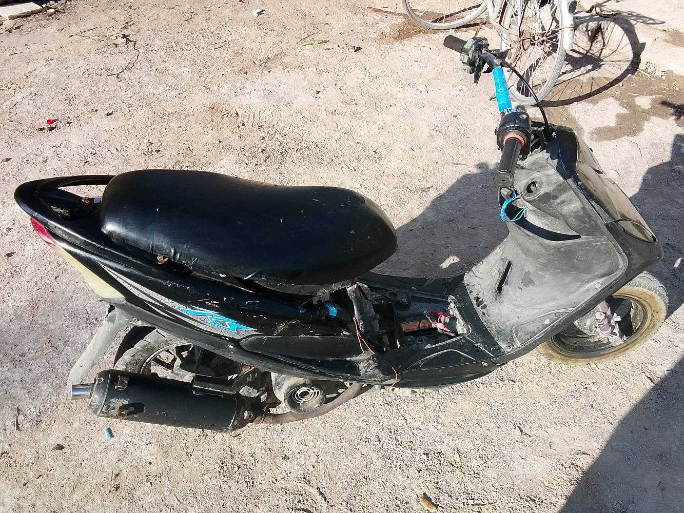 دراجه ماكس عدله بوشه 49 شغاله عوزها بس .كور. كفرات ختم واحد شاصي نضيف محرك نضيف دبلات رياضيه وصالنصه FM السعر 250 ألف وبيها مجال المكان كربلاء قرب ألامام عون لاستفسار راسلني واتساب