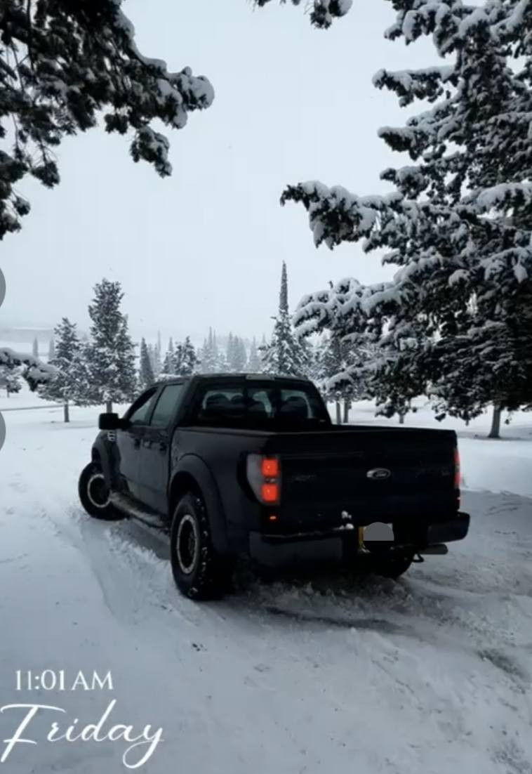 فۆردی بیلاد  ڕاپتەری 2013
سیارەکە مواسفاتی فول فولە 
سڵایدە و کوشن جلدو شامۆ و
کوشنەکانی تەبرید و هیتەرە و کاربایە 
سوکان و سکلیتەری کاربای بەرزو نزم ئەکاو خەزن
شاشەی گەورەو موکەبەری سۆنی فول مواسفات و کامیرای پێشو دوای هەیە
قوفڵ اکسلی پێش و دوای هەیە بیلاد دیفلوگە..ئێتر ئەوەی مواسفات هەبێ لە شریکەی فورتا تیایەتی 
سیارەکە بێ بۆیاخ و بێ دەعمو بێ تعدیلی ساردو بێ کاڵبونەوەیە لەسەر دەقی شریکە ماوەتەوە کوشن و گاعی و ناوی..
نە گیر نە مکینە نە اکسل و گەردنی دەسکاری نەکراوەو نکراوەتەوە .168 میل رۆشتوە
چوار تایەی لۆکی یۆکۆهامای لەژێرە
رۆن و هادرولیک و سێرفسی تازە بۆ کراوە کامل سعری 265$مجالێ برایانە
***********
***********
زۆر موشتری نی و شارەزای  نیت تلفون مەکە بەرێزم شمشمل, السليمانية
