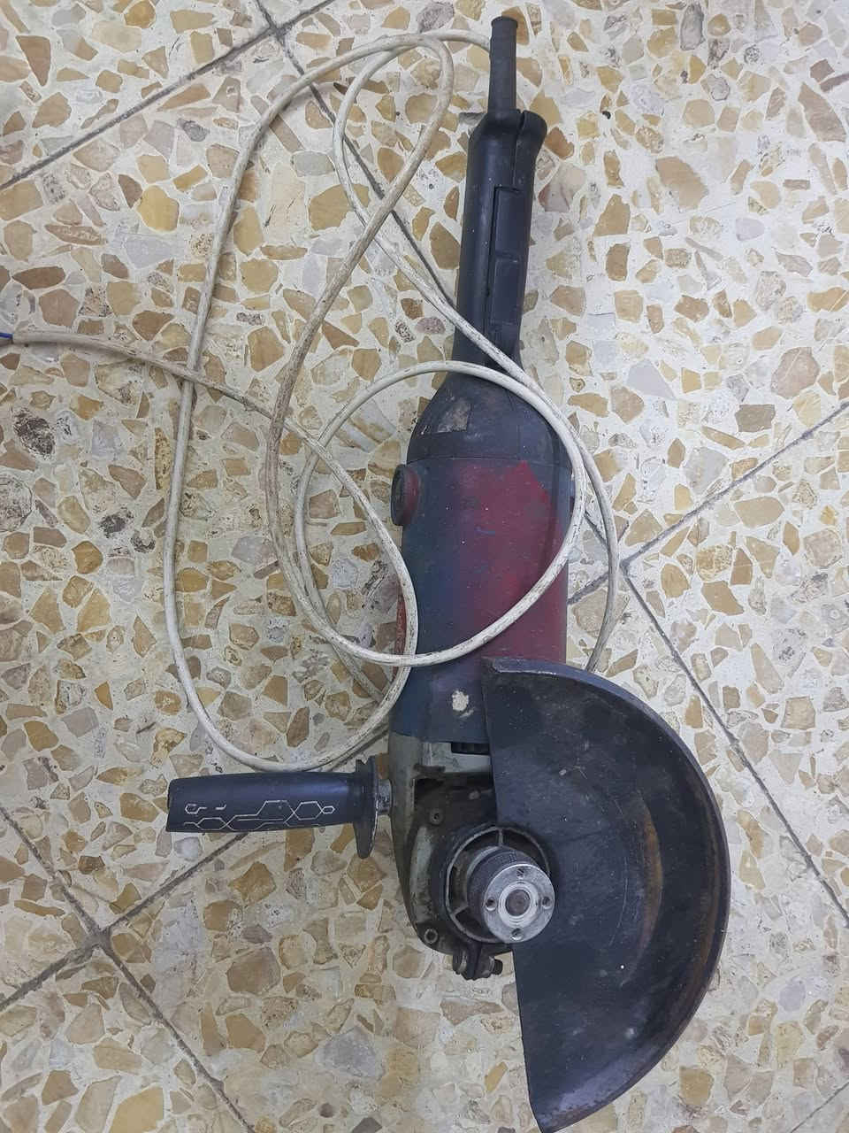 السلام عليكم اخوان كوسره كبير شغاله نضافه تامه للبيع ب ٥٠ الف
***********
