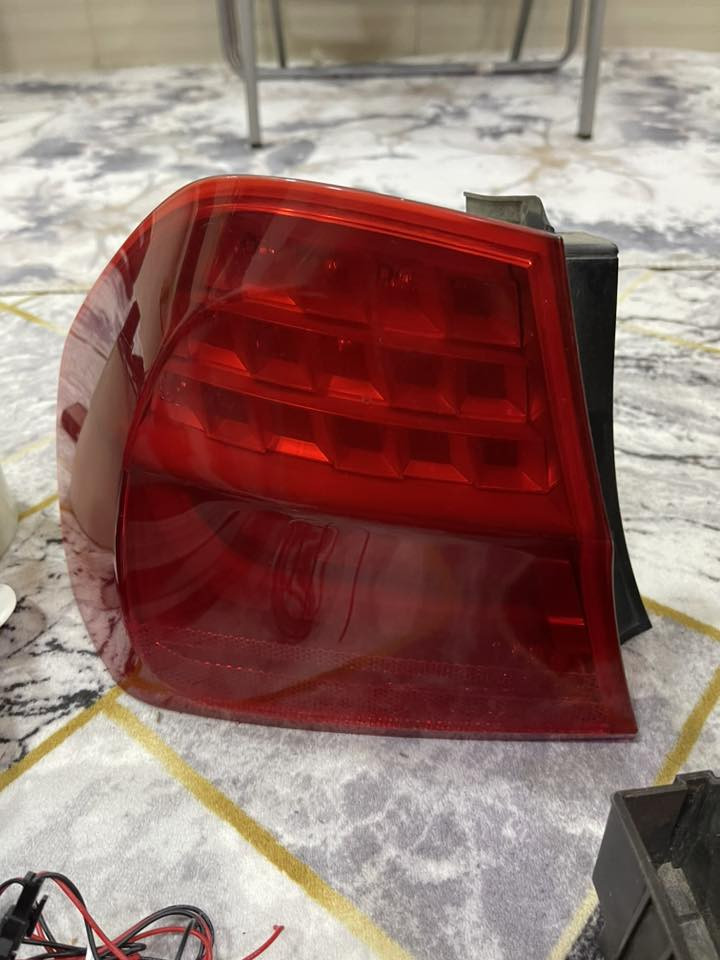 السلام عليكم اغراض E90
بك لايت لد فيت بم قاعده فيوزات سيطره جام لد باب كفر فج موزعات تبريد تخم لد جاملغ مازدات سوار لايت أواكس بلوتوث اذاين محرك تخم مجاول شرط الشغل كل الاغراض 
كلب بلصور وشوف شنو محتاج وتدلل 
الي محتاج منهن شغله ما اقصر وياه  
عنواني بغداد الشعب 
***********
