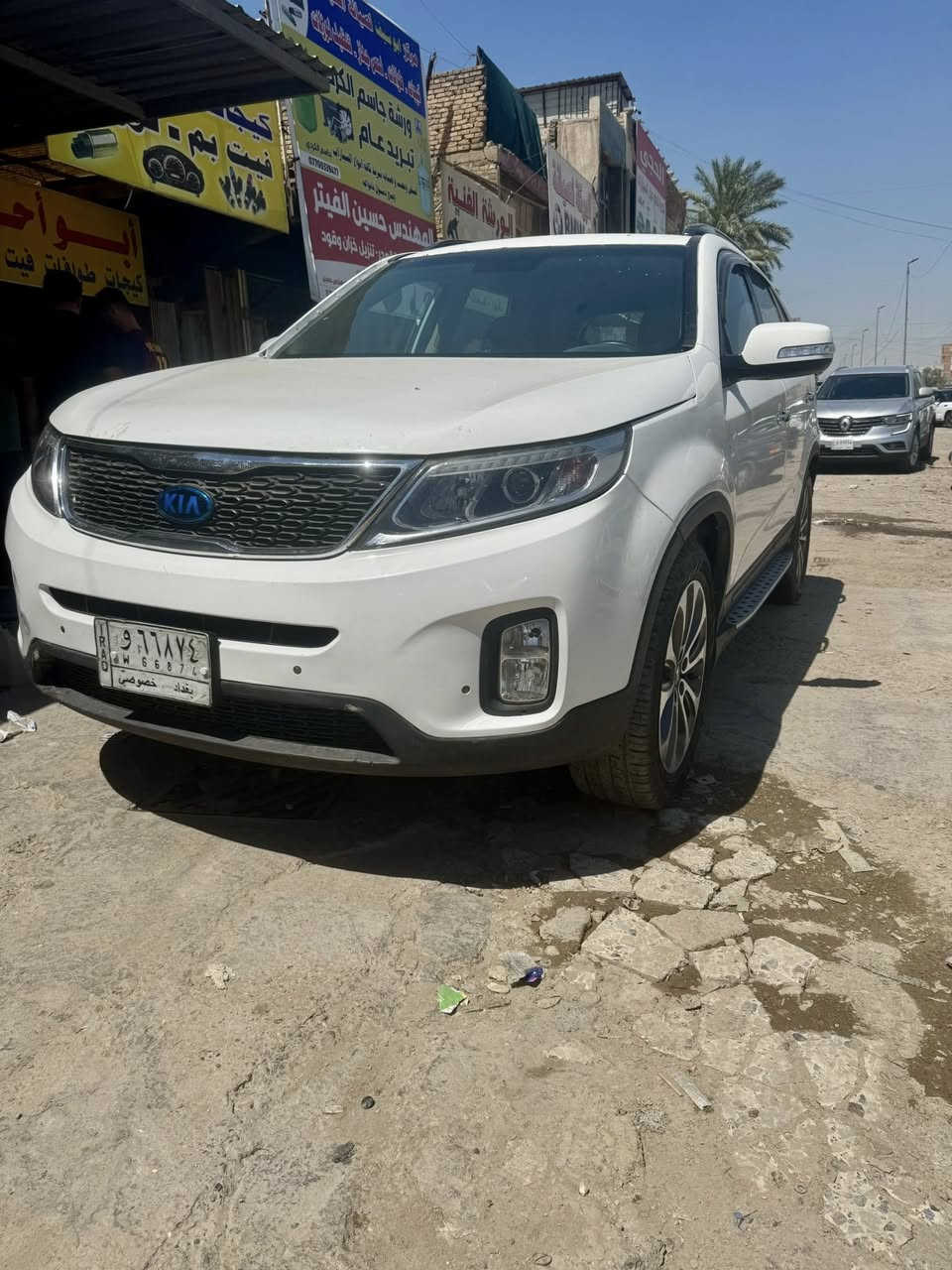 السلام عليكم
سورنتوا للبيع (بيع مستعجل ) السعر 115 
السيارة موديل 2015 فول مواصفات اعلى فئة بلسورنتوا 
سبعه راكب 
4 بصمات 
شاشه 
6 سلندر 
7 راكب السيارة 3 قطع تبريد 
ويل كب اعلى فئة 
السيارة مصبوغة حزااام 

للاتصال ***********
