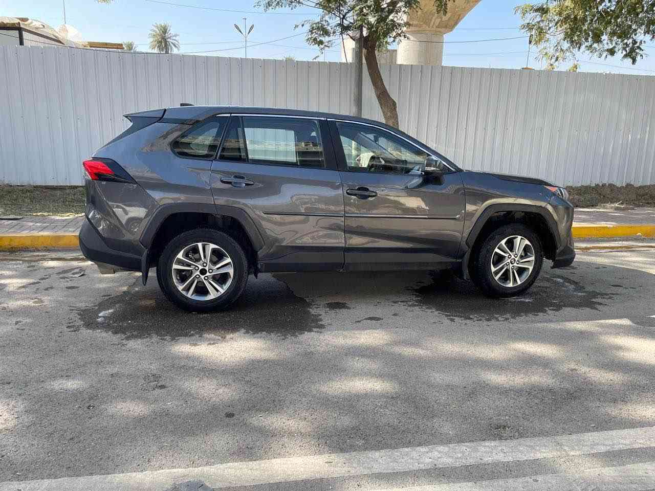 السلام عليكم اخواني الكرام 
تويوتا راف فور  موديل 2022 
حادثها من امريكا موضح بالصور
 فئة LE 
رقم بصره ب اسمي 
تحويل ثاني يوم 
السيارة ومعمره بيه 4 قطه تبديل ولباقي مكفول ابعيها مكلوب ومعمر وليريد يعرف التبديل والبارد موضح بفيديو 
ماشيه 70 الف حقيقي كير مكينه تبريد حداديه جدد 
السعر 127  بيه مجال بسيط 
مكان السياره بغداد الشعب  
للاتصال  *********** بغداد, العراق
